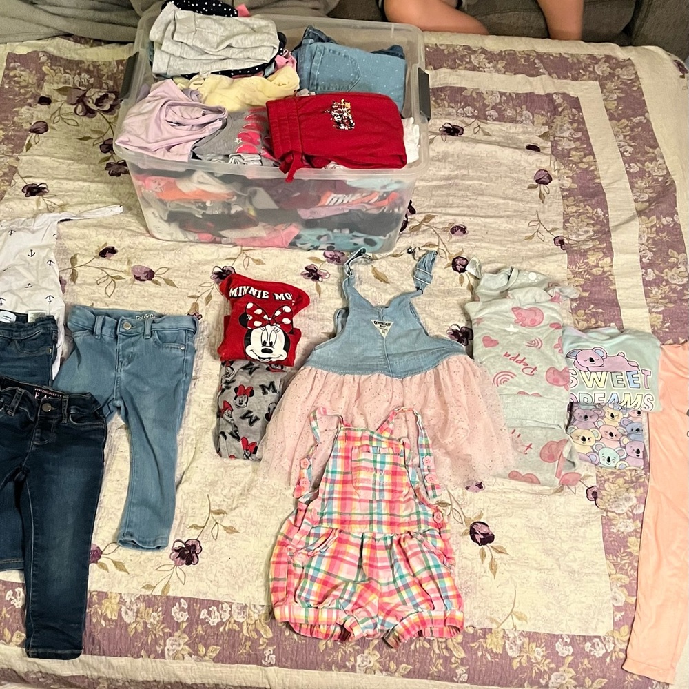 Girl bundle sizes 18month-2t. Lots of name brands. A few pictures to show brands